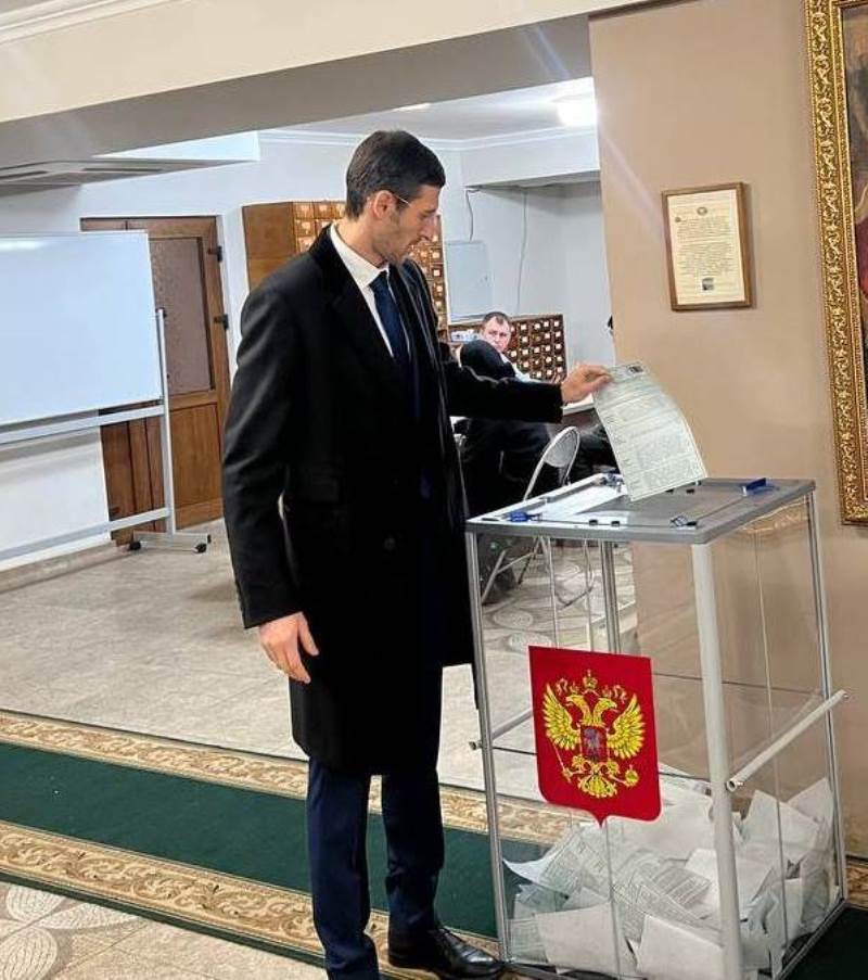 Депутаты Сухумского городского Собрания проголосовали на выборах президента России.
